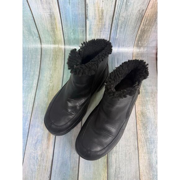 UGG Australia Black Leather Sherpa Lined Ankle Boots Women's Size 9 Zipper Boot - Picture 2 of 7